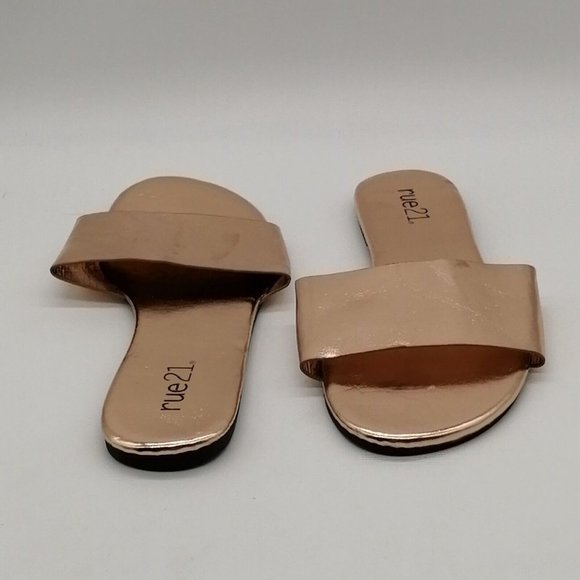 Rue 21 Womens Melanie Slide Sandal Gold Leather Wide Upper Strap Flat Heel 7M‎ - Picture 3 of 9